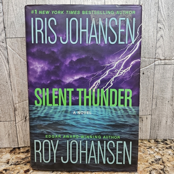Silent Thunder Hardcover Book Iris Johansen Roy Johansen A Novel 🌙 - Picture 1 of 3